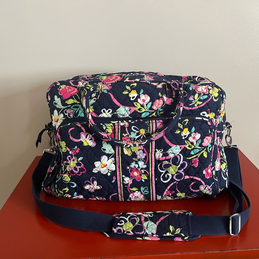 Vera Bradley Floral Quilted Women's Bag excellent condition, lots of pockets🔥